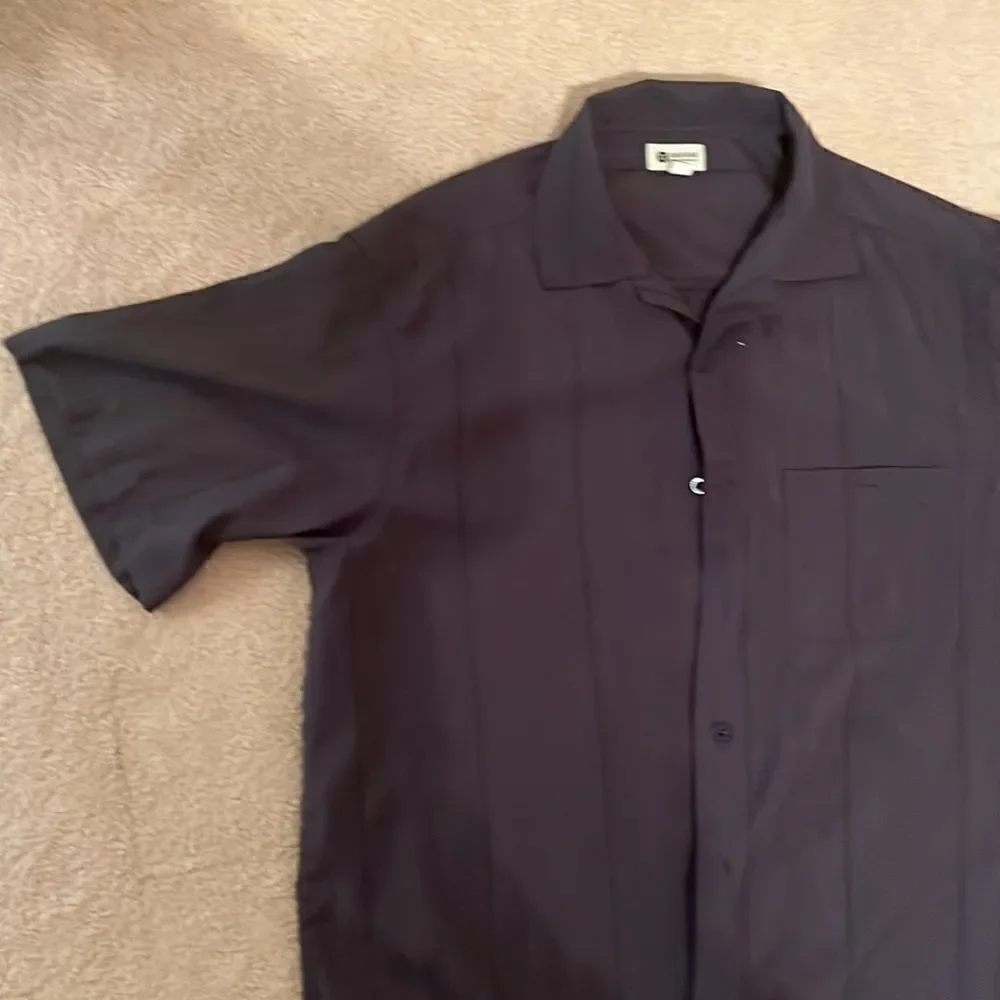 HAGGAR Navy Collared Short Sleeved Button Down. Size Large